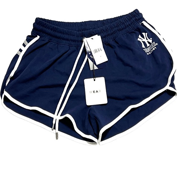 New York Yankees Women's Shorts M Wear by Erin Andrews MLB Athletic NWT - Picture 1 of 12